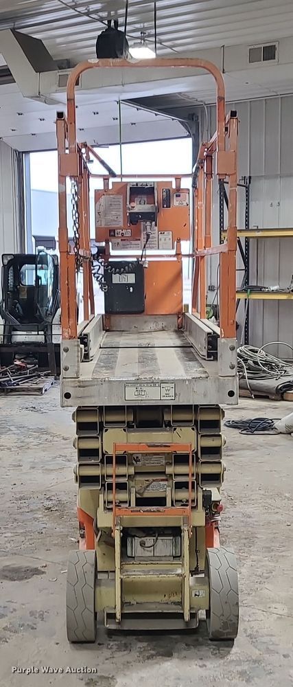 image for item DN8253 2006 JLG 2630ES scissor lift
