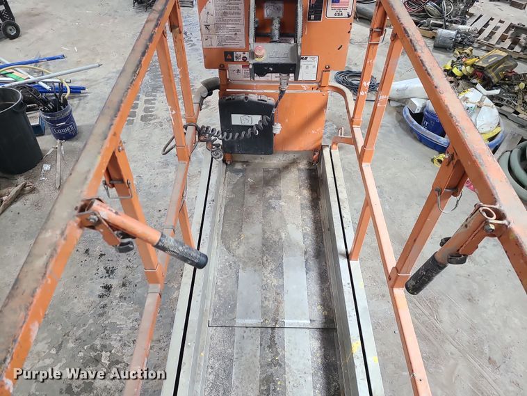 image for item DN8253 2006 JLG 2630ES scissor lift
