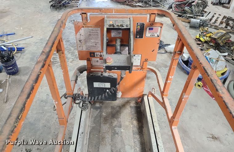image for item DN8253 2006 JLG 2630ES scissor lift