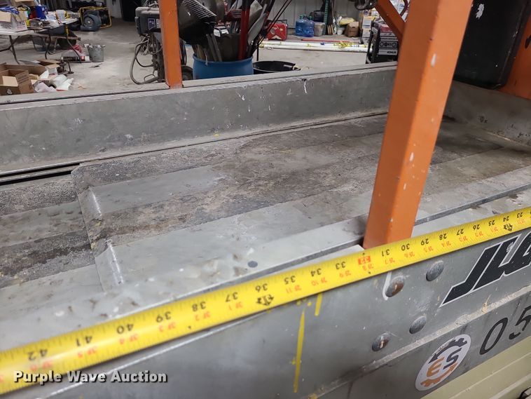 image for item DN8253 2006 JLG 2630ES scissor lift