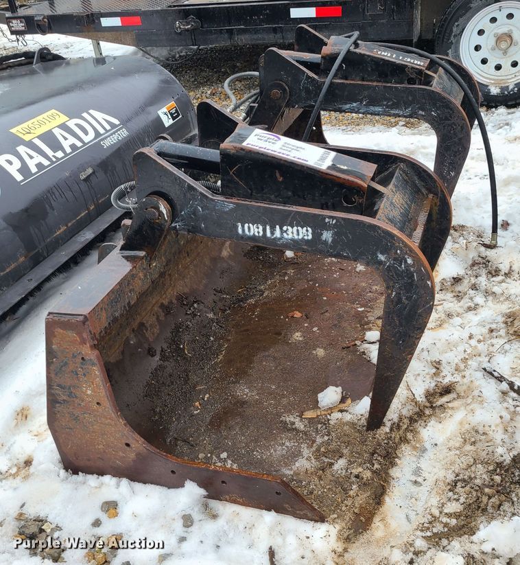 image for item DN8288 Arrow skid steer grapple bucket