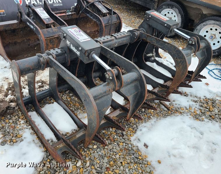 image for item DN8290 2018 Bobcat  skid steer rock grapple bucket