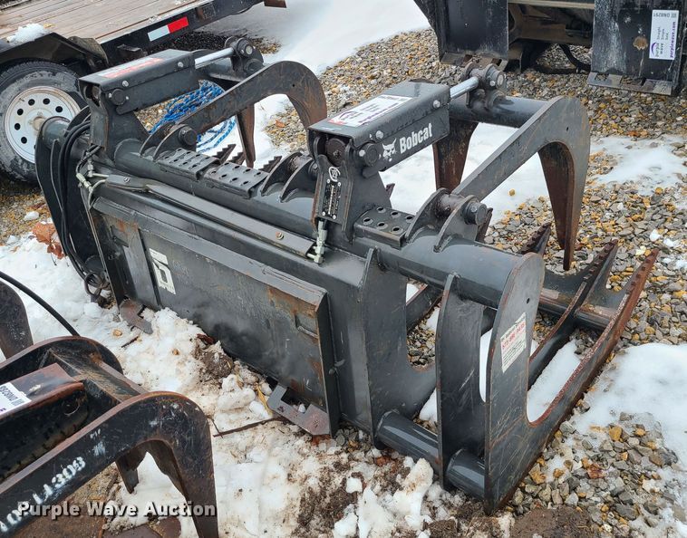image for item DN8290 2018 Bobcat  skid steer rock grapple bucket