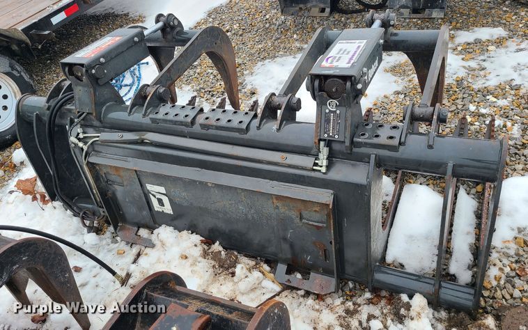 image for item DN8290 2018 Bobcat  skid steer rock grapple bucket