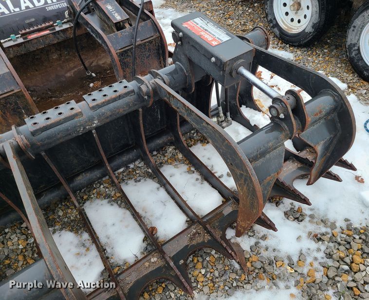 image for item DN8290 2018 Bobcat  skid steer rock grapple bucket