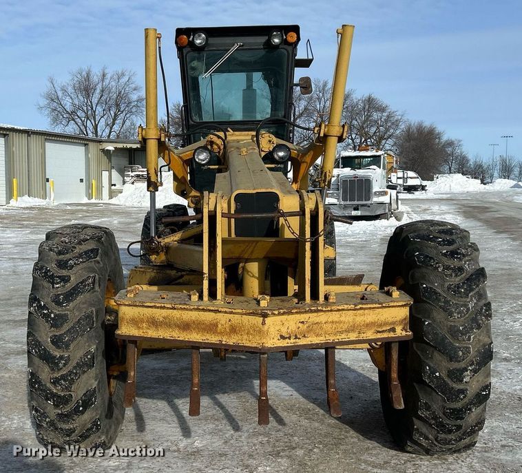 image for item DQ1081 1990 John Deere 770 motor grader