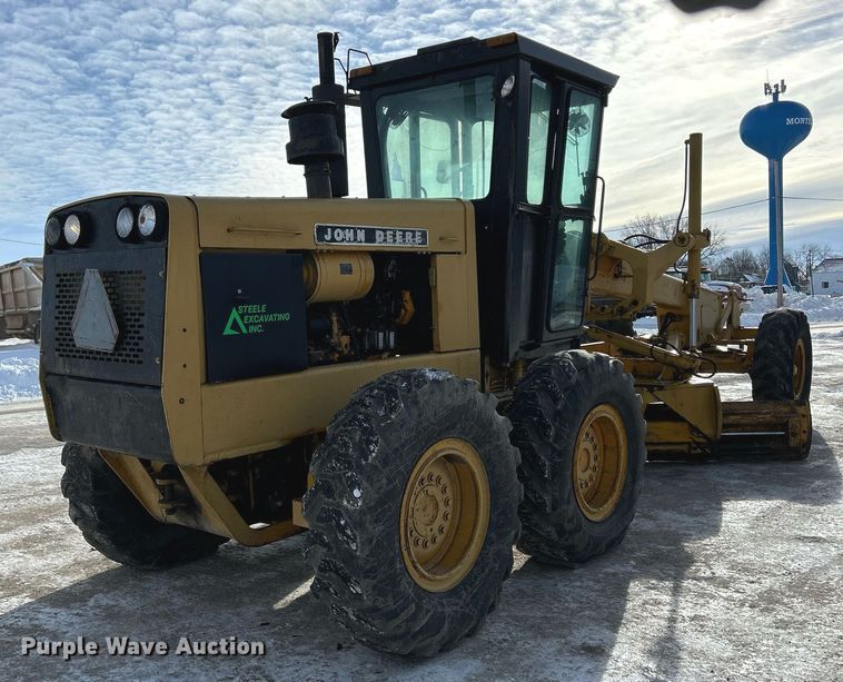 image for item DQ1081 1990 John Deere 770 motor grader