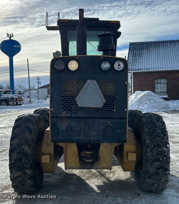 image for item DQ1081 1990 John Deere 770 motor grader