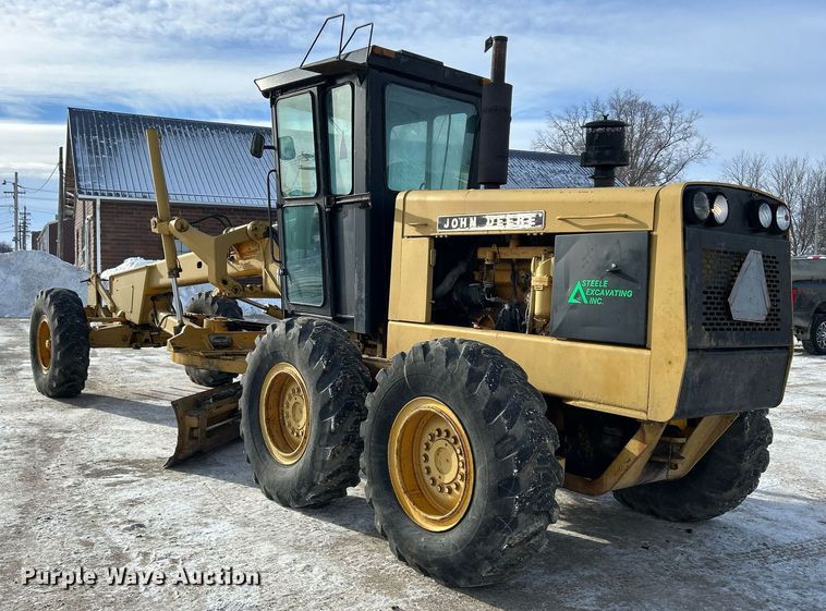 image for item DQ1081 1990 John Deere 770 motor grader