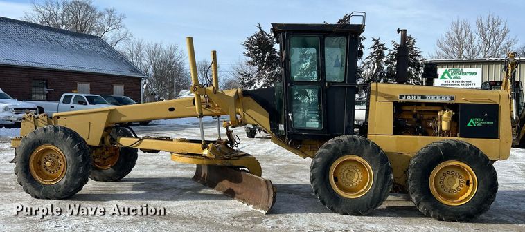 image for item DQ1081 1990 John Deere 770 motor grader