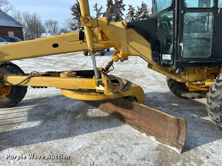 image for item DQ1081 1990 John Deere 770 motor grader