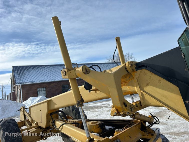 image for item DQ1081 1990 John Deere 770 motor grader