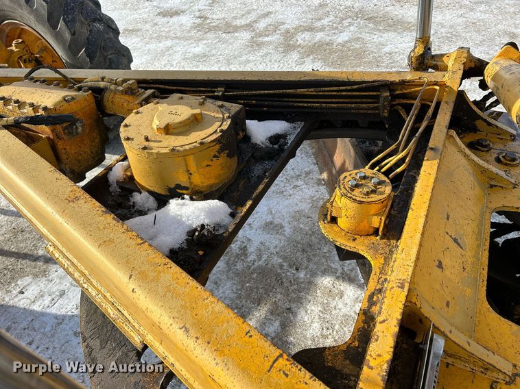 image for item DQ1081 1990 John Deere 770 motor grader