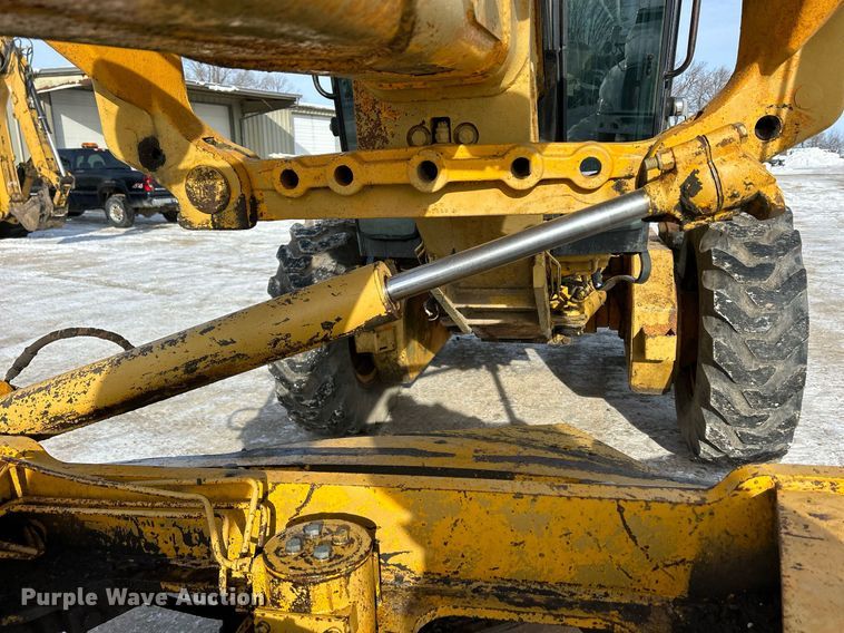 image for item DQ1081 1990 John Deere 770 motor grader