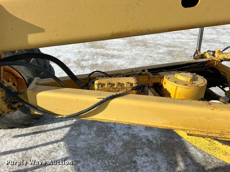 image for item DQ1081 1990 John Deere 770 motor grader