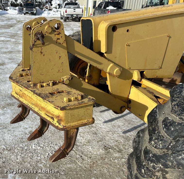 image for item DQ1081 1990 John Deere 770 motor grader