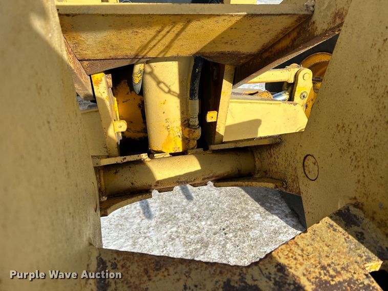 image for item DQ1081 1990 John Deere 770 motor grader