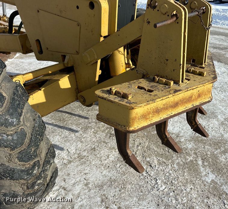 image for item DQ1081 1990 John Deere 770 motor grader