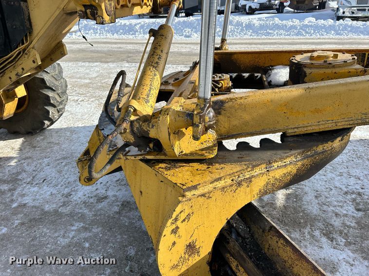 image for item DQ1081 1990 John Deere 770 motor grader