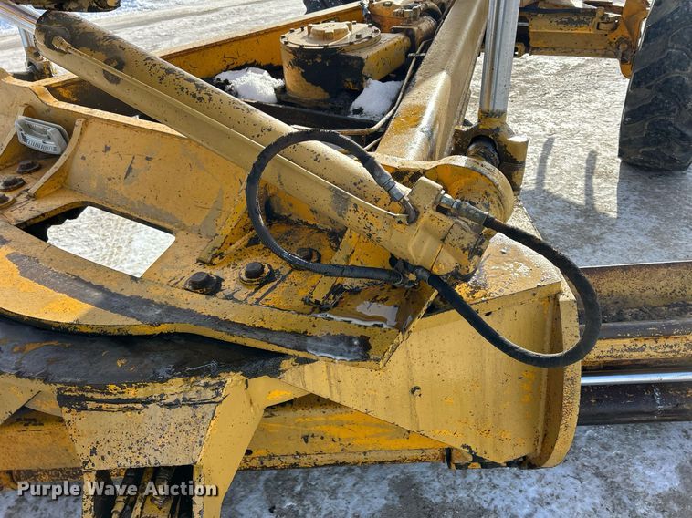 image for item DQ1081 1990 John Deere 770 motor grader