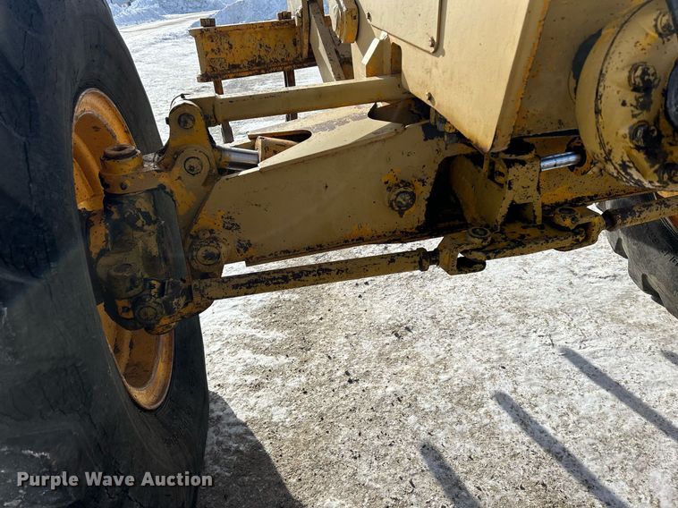 image for item DQ1081 1990 John Deere 770 motor grader