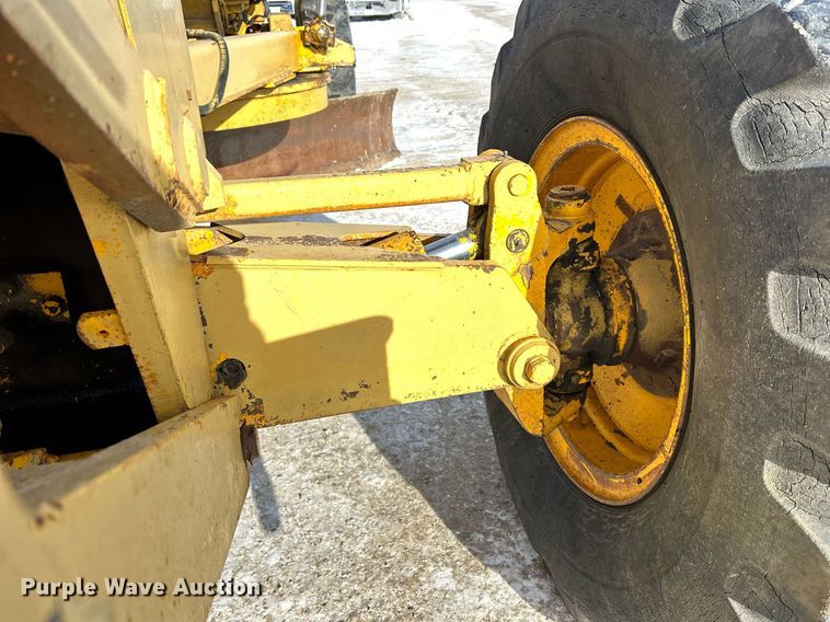 image for item DQ1081 1990 John Deere 770 motor grader