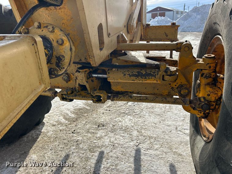 image for item DQ1081 1990 John Deere 770 motor grader