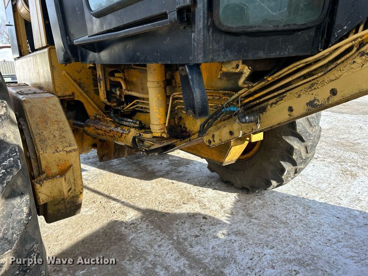 image for item DQ1081 1990 John Deere 770 motor grader