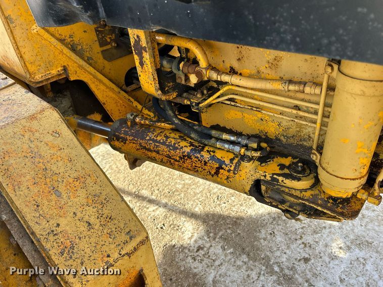 image for item DQ1081 1990 John Deere 770 motor grader