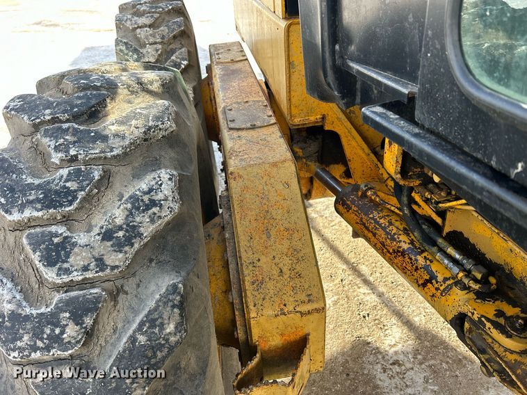 image for item DQ1081 1990 John Deere 770 motor grader