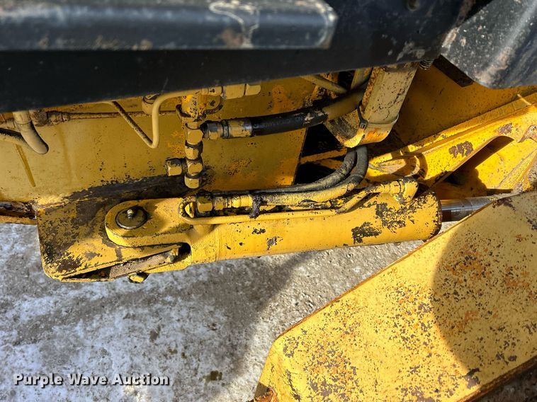 image for item DQ1081 1990 John Deere 770 motor grader