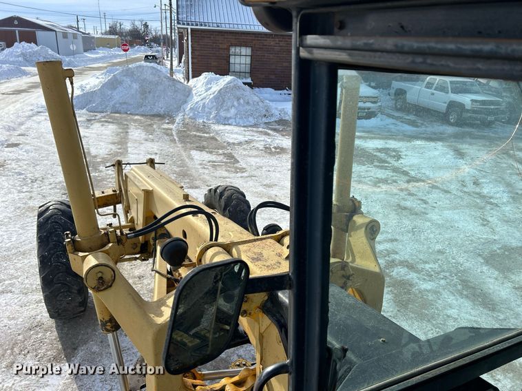 image for item DQ1081 1990 John Deere 770 motor grader