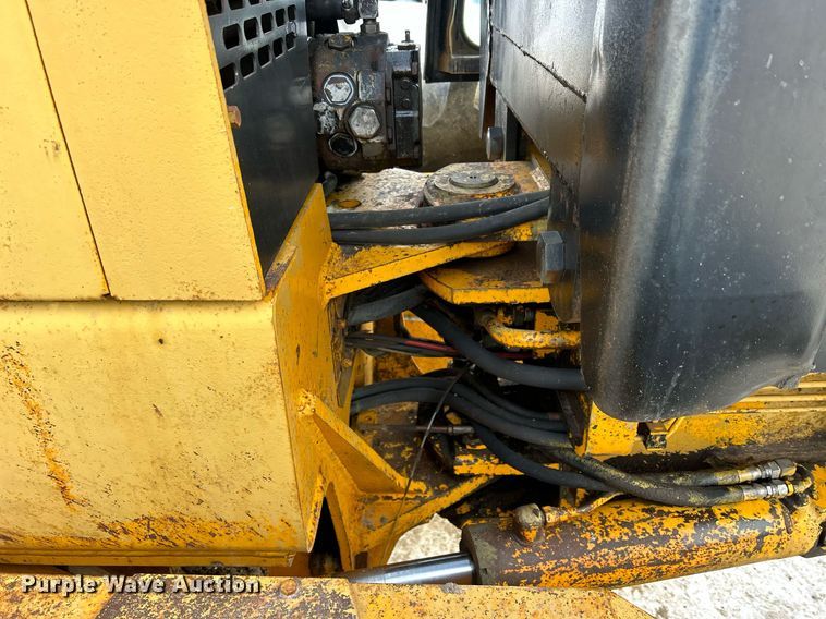 image for item DQ1081 1990 John Deere 770 motor grader