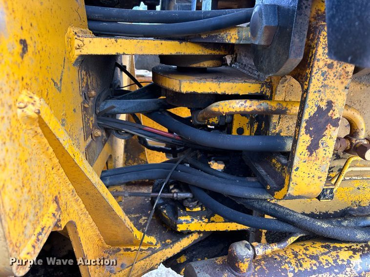 image for item DQ1081 1990 John Deere 770 motor grader