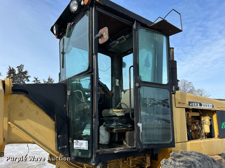 image for item DQ1081 1990 John Deere 770 motor grader