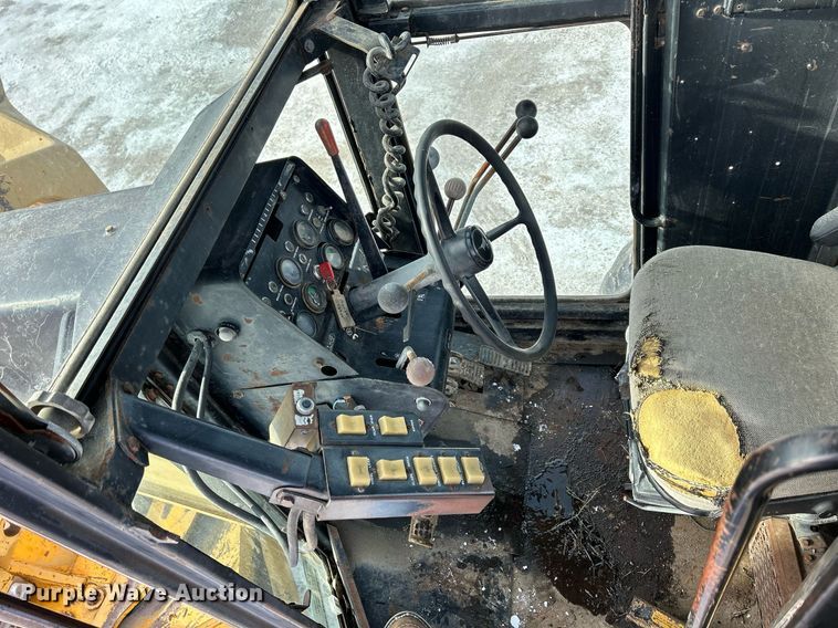 image for item DQ1081 1990 John Deere 770 motor grader