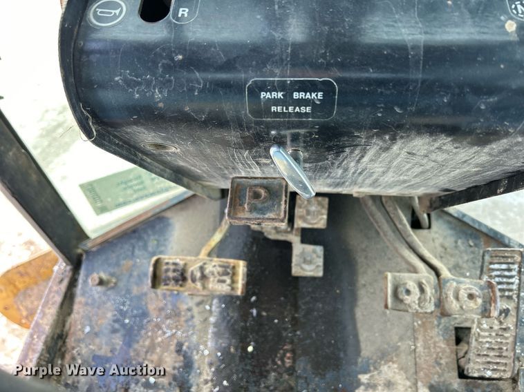 image for item DQ1081 1990 John Deere 770 motor grader