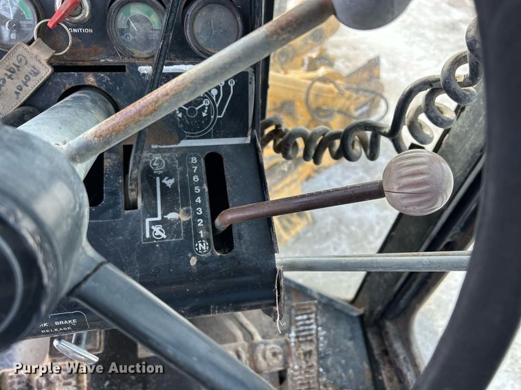 image for item DQ1081 1990 John Deere 770 motor grader