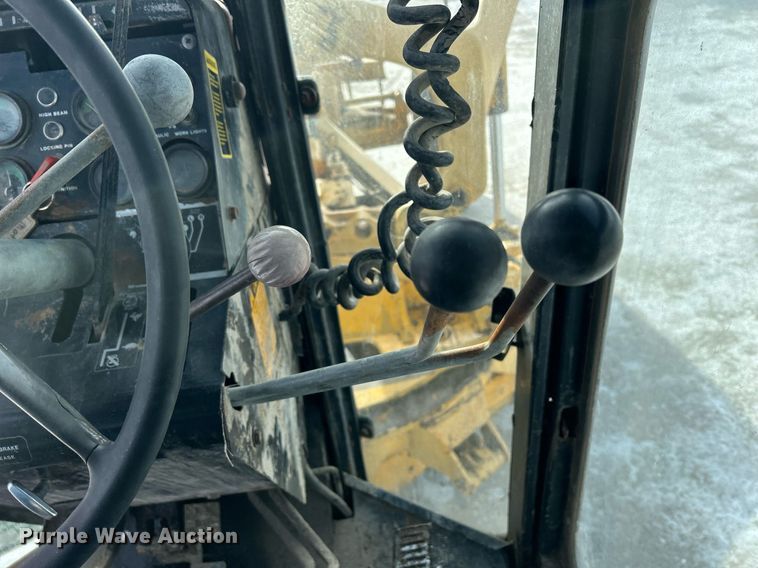 image for item DQ1081 1990 John Deere 770 motor grader