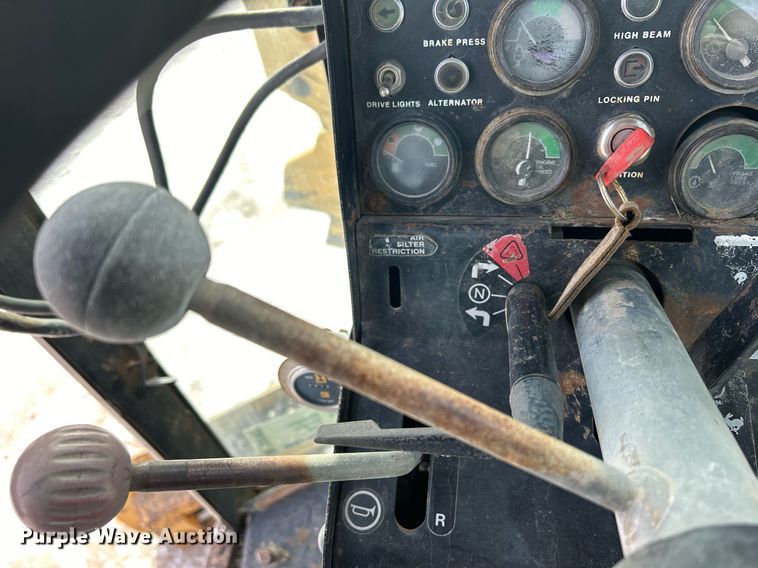 image for item DQ1081 1990 John Deere 770 motor grader