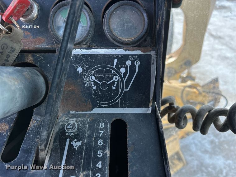 image for item DQ1081 1990 John Deere 770 motor grader