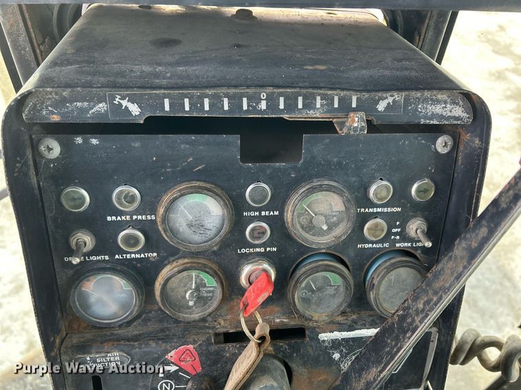 image for item DQ1081 1990 John Deere 770 motor grader