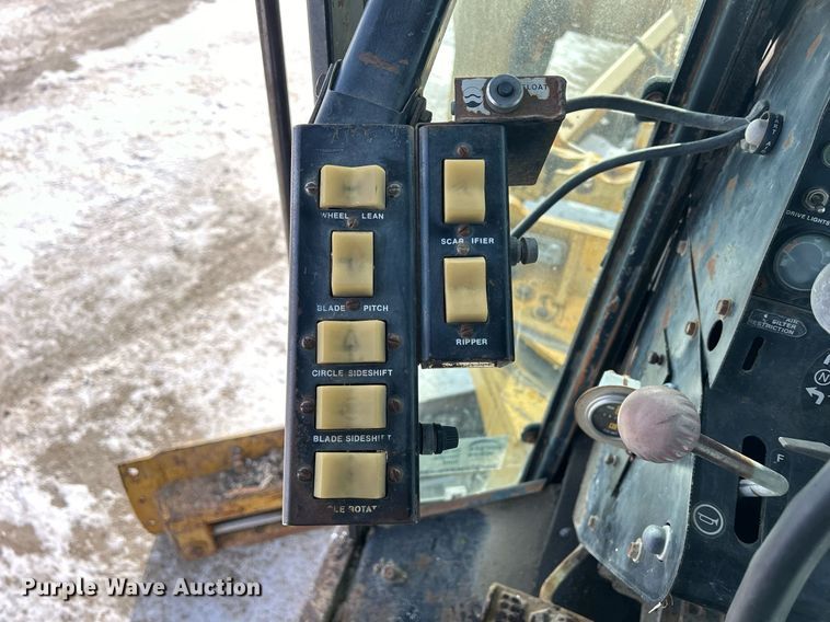 image for item DQ1081 1990 John Deere 770 motor grader