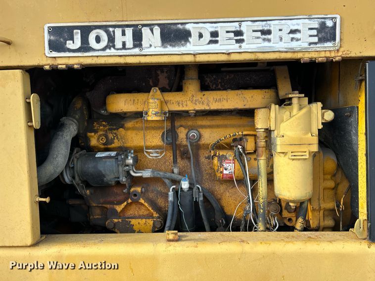 image for item DQ1081 1990 John Deere 770 motor grader