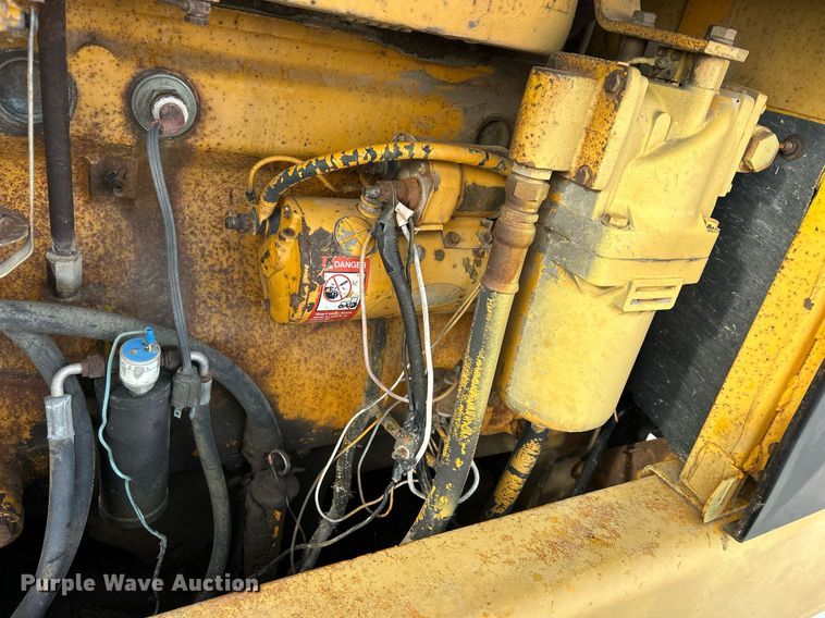 image for item DQ1081 1990 John Deere 770 motor grader