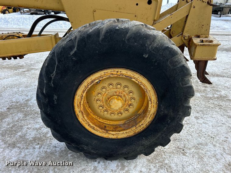 image for item DQ1081 1990 John Deere 770 motor grader