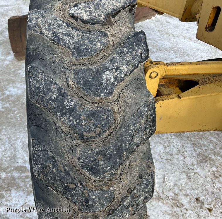 image for item DQ1081 1990 John Deere 770 motor grader