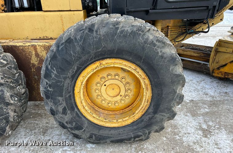 image for item DQ1081 1990 John Deere 770 motor grader