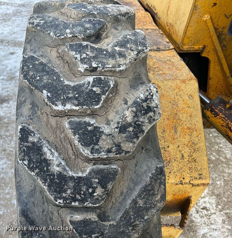 image for item DQ1081 1990 John Deere 770 motor grader