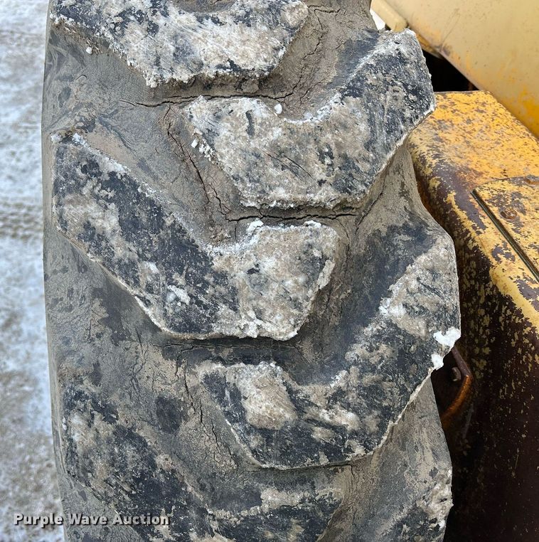 image for item DQ1081 1990 John Deere 770 motor grader